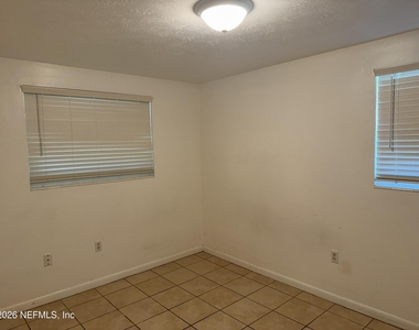 122 N Myrtle Street - Photo Thumbnail 9