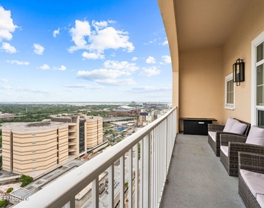 400 E Bay Street - Photo Thumbnail 20