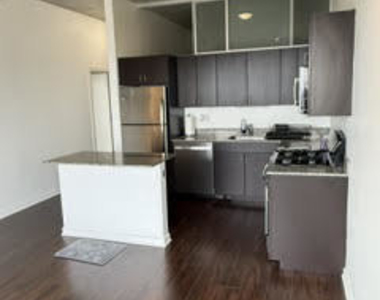 235 W Van Buren Street - Photo Thumbnail 2
