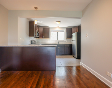 6807 N Ridge Boulevard - Photo Thumbnail 3