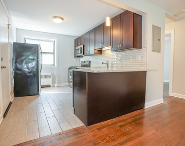 6803 N Ridge Boulevard - Photo Thumbnail 4