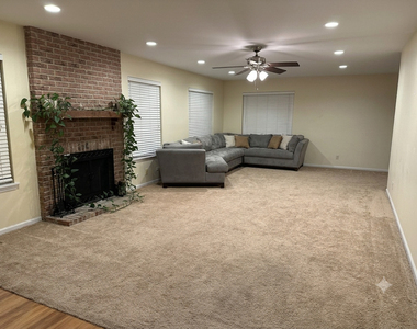 4469 W Roundstone Way - Photo Thumbnail 11