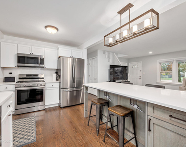 4224 Main Street - Photo Thumbnail 2