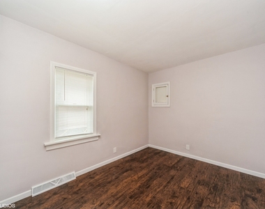848 Lee Street - Photo Thumbnail 7