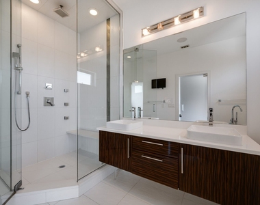 1446 W Cortez Avenue - Photo Thumbnail 13