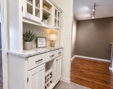 70 W Huron Street - Photo Thumbnail 7