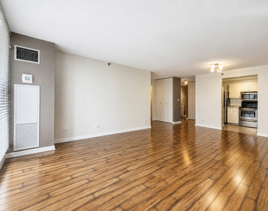 70 W Huron Street - Photo Thumbnail 4