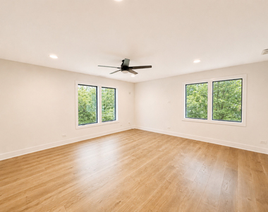707 W Woodland Road - Photo Thumbnail 10