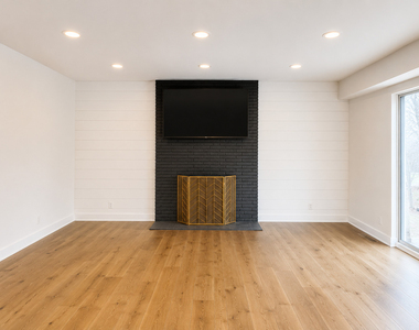 707 W Woodland Road - Photo Thumbnail 8