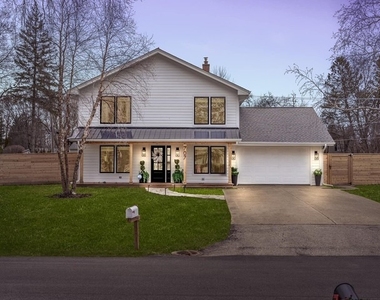 707 W Woodland Road - Photo Thumbnail 1