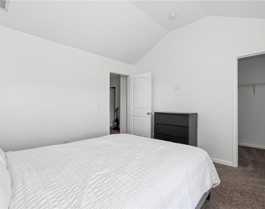 565 Dasheill Lane - Photo Thumbnail 14