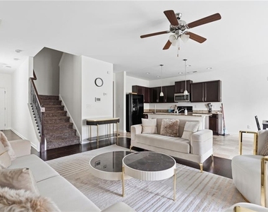 565 Dasheill Lane - Photo Thumbnail 9