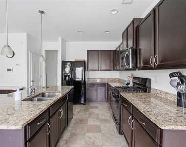 565 Dasheill Lane - Photo Thumbnail 7