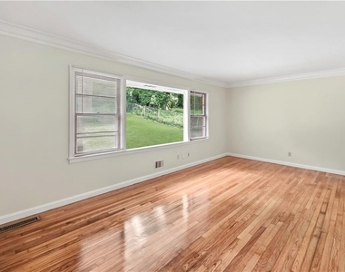 2798 Dearwood Drive Sw - Photo Thumbnail 4