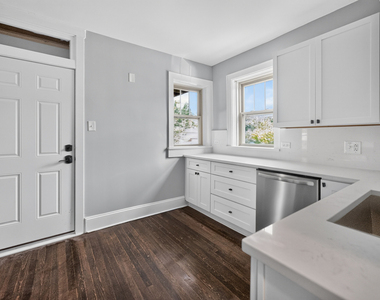 1101 S Oak Park Avenue - Photo Thumbnail 5