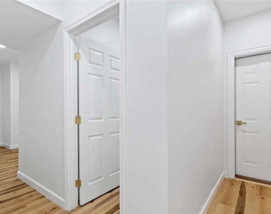 1711 Summit Glen Lane - Photo Thumbnail 17