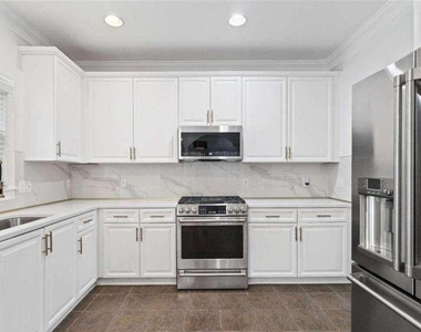 1711 Summit Glen Lane - Photo Thumbnail 40