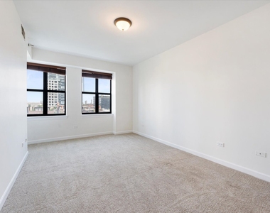 451 W Huron Street - Photo Thumbnail 13