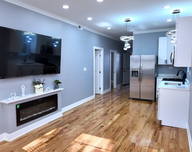 2233 S Spaulding Avenue - Photo Thumbnail 2