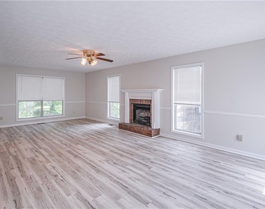 2402 Betsy Court Sw - Photo Thumbnail 9