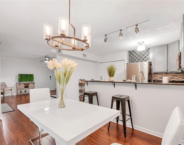 1445 Monroe Drive - Photo Thumbnail 10