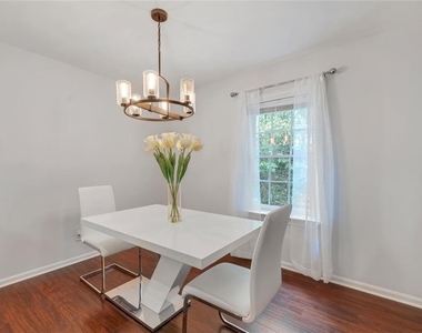 1445 Monroe Drive - Photo Thumbnail 11