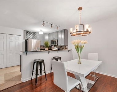 1445 Monroe Drive - Photo Thumbnail 8