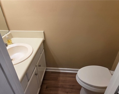 5595 Wells Circle - Photo Thumbnail 8