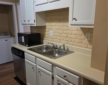 5595 Wells Circle - Photo Thumbnail 11