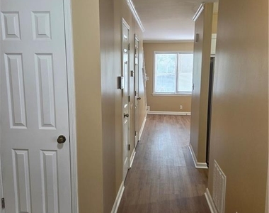 5595 Wells Circle - Photo Thumbnail 4