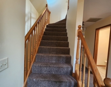 726 W 17th Street - Photo Thumbnail 19