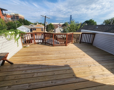 726 W 17th Street - Photo Thumbnail 17