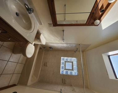 726 W 17th Street - Photo Thumbnail 11