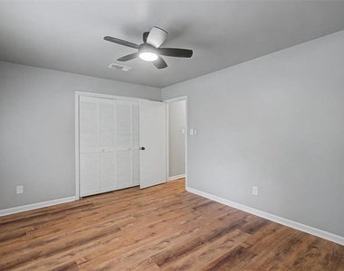 2430 Coosawattee Drive Ne - Photo Thumbnail 8