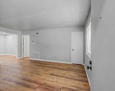 2430 Coosawattee Drive Ne - Photo Thumbnail 6
