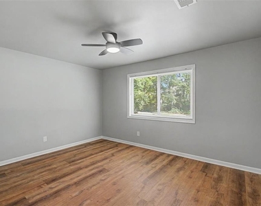 2430 Coosawattee Drive Ne - Photo Thumbnail 7