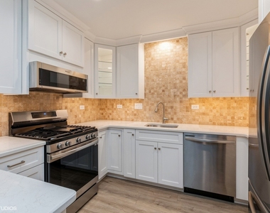 214 Manor Drive - Photo Thumbnail 3