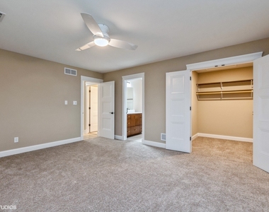 214 Manor Drive - Photo Thumbnail 7