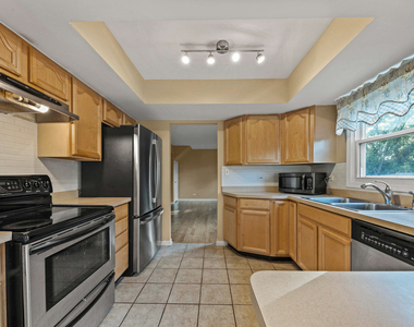 1121 Belmar Lane - Photo Thumbnail 12