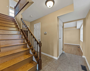 1121 Belmar Lane - Photo Thumbnail 4