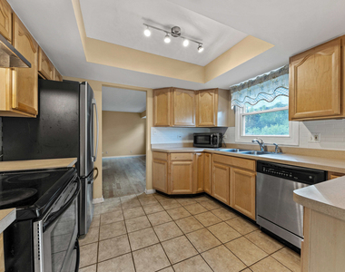 1121 Belmar Lane - Photo Thumbnail 11