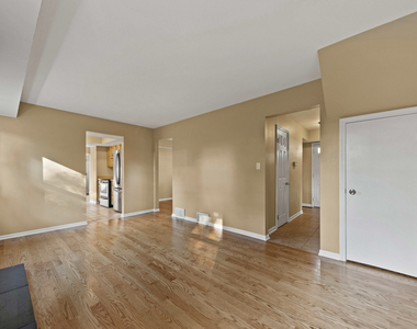 1121 Belmar Lane - Photo Thumbnail 9