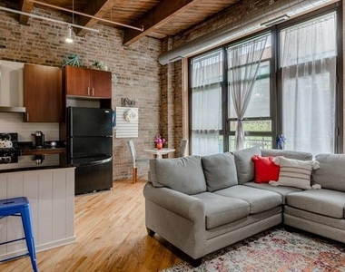 1040 W Adams Street - Photo Thumbnail 2
