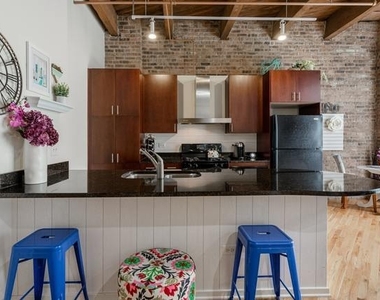 1040 W Adams Street - Photo Thumbnail 5