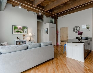 1040 W Adams Street - Photo Thumbnail 3