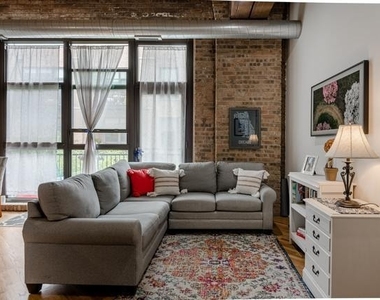 1040 W Adams Street - Photo Thumbnail 1
