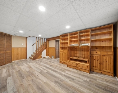 1798 Howard Avenue - Photo Thumbnail 9