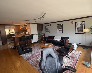 201 E Chestnut Street - Photo Thumbnail 6