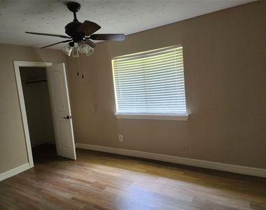9411 Jan Glen Lane - Photo Thumbnail 4