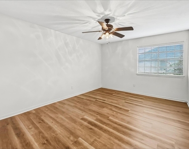 10917 Spruce Drive S - Photo Thumbnail 11
